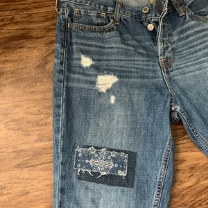 Size 7 midrise hollister jeans! Trendy paisley patches on each thigh